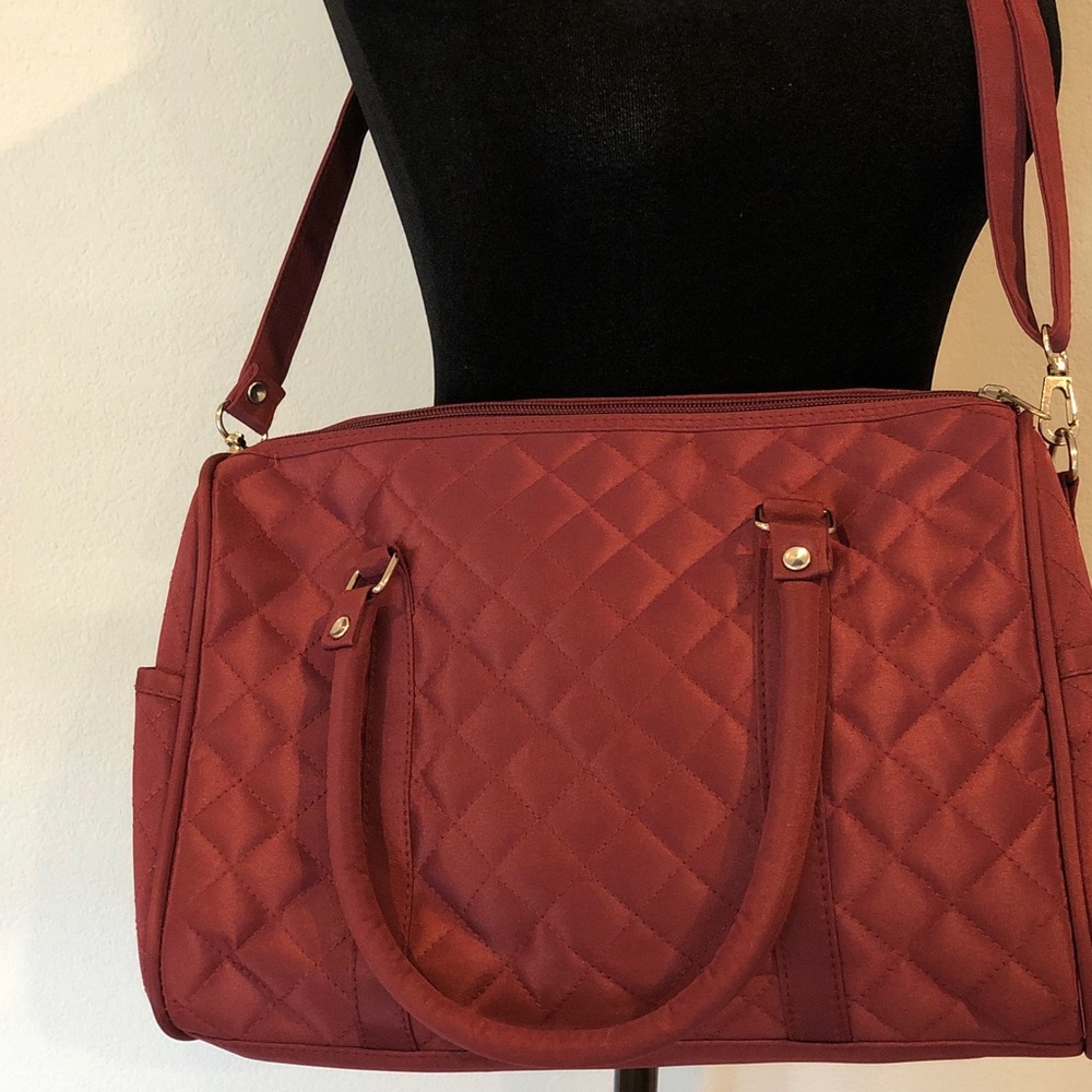 Quilted Burgundy Women’s Carryall Shoulder Bag - Picture 4 of 11
